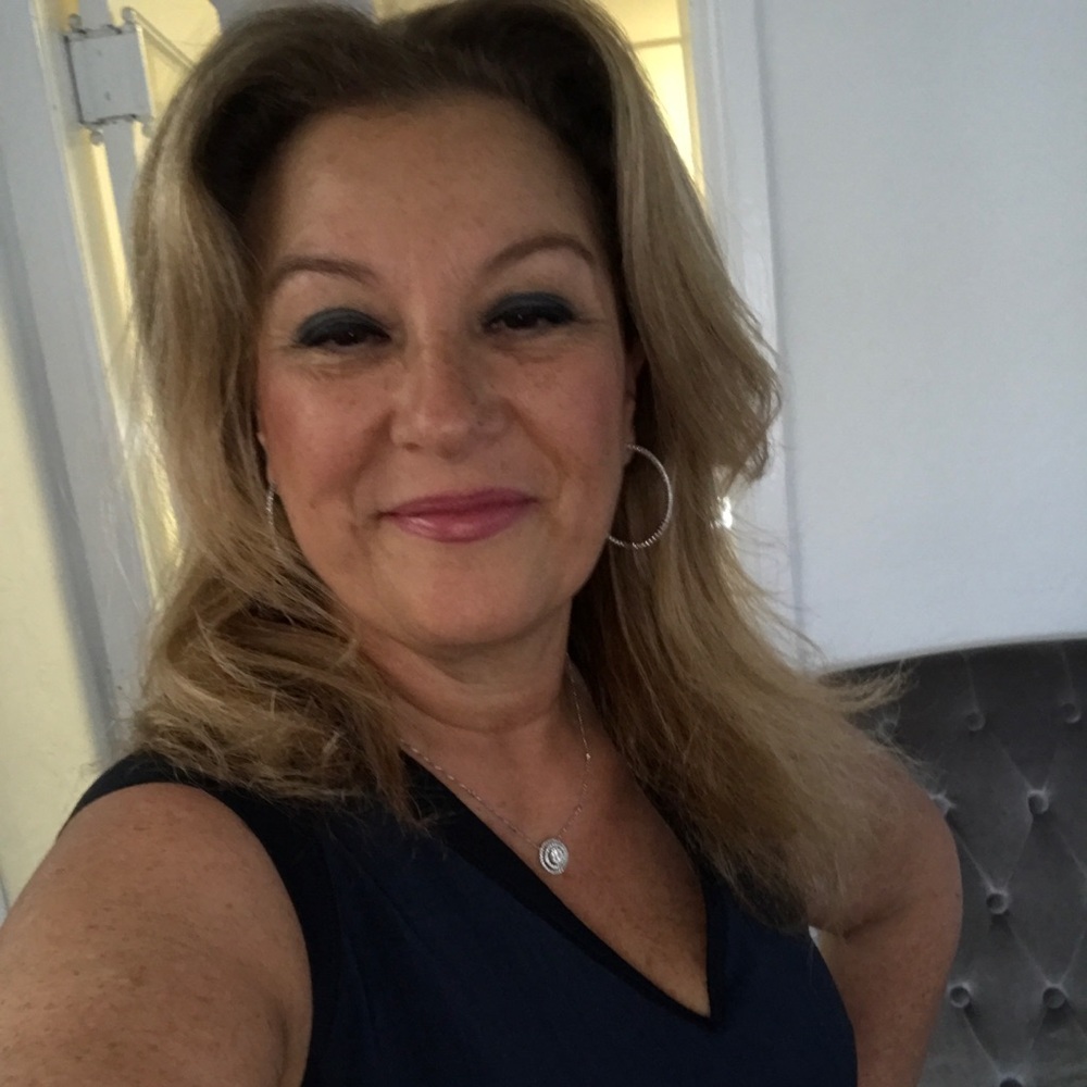 Meet your Posher, Simy